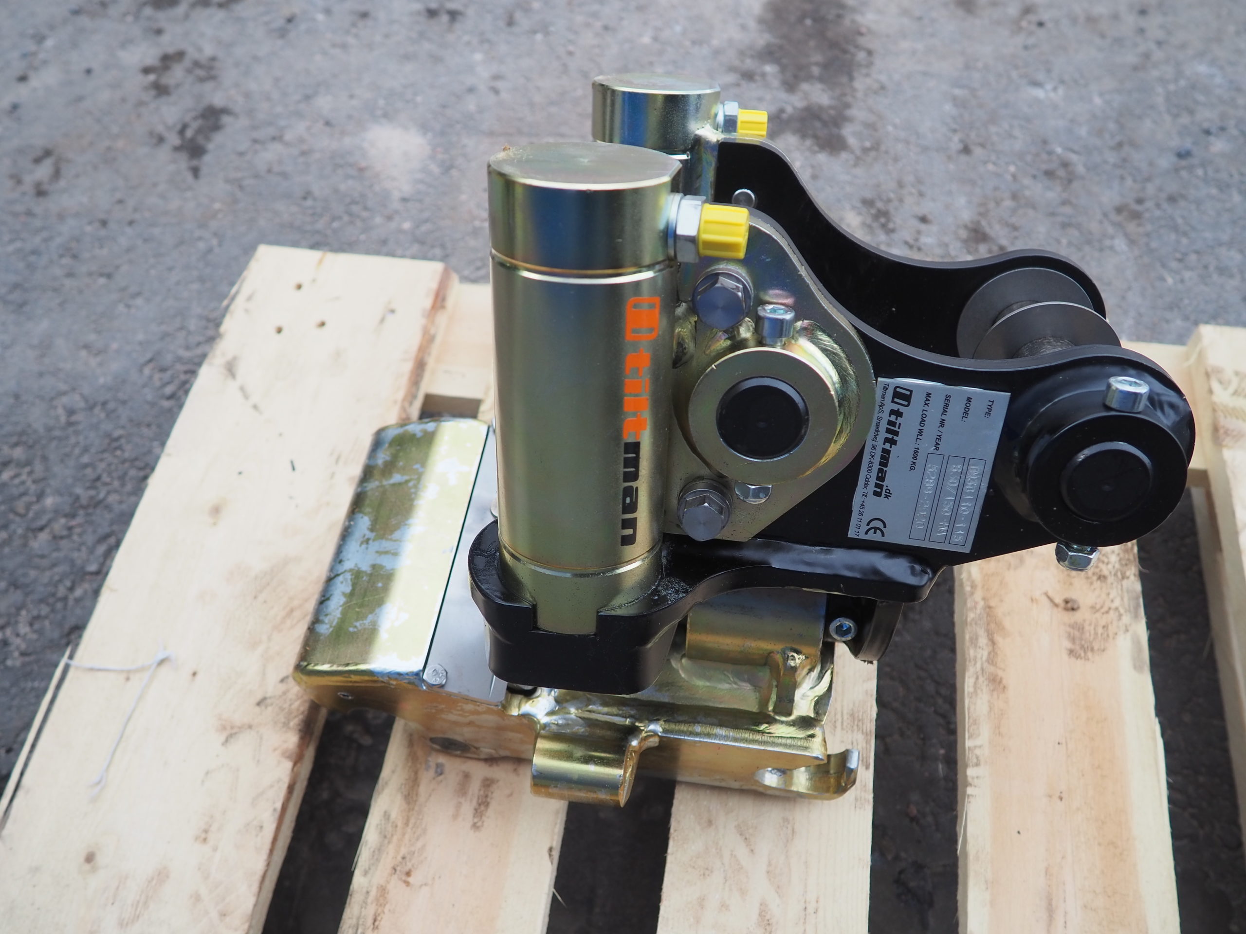 Tiltman kallistuvaliitin