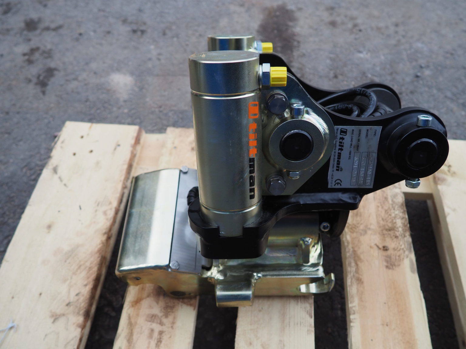 Tiltman kallistuvaliitin