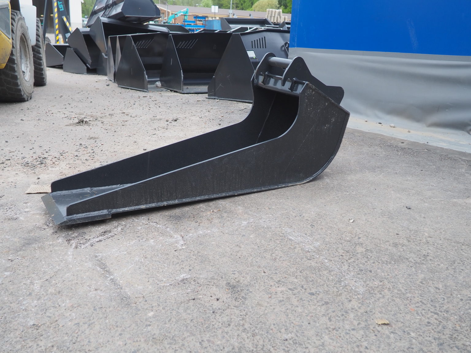 Kaapelikauha 300 mm pitkällä pohjalla