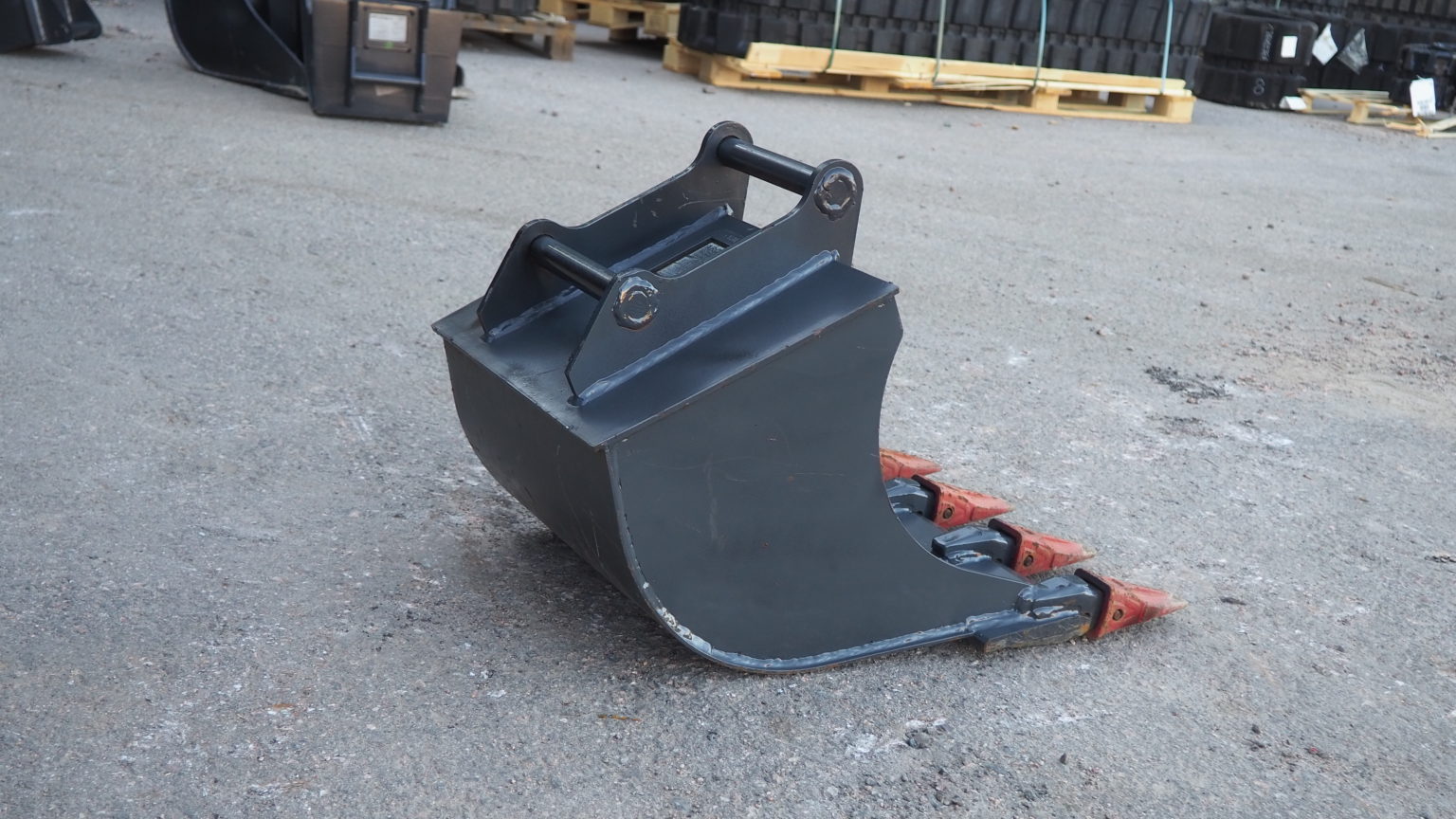 Kuokkakauha 90 l kynsillä