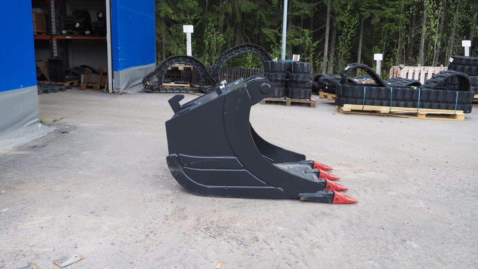 Kuokkakauha kynsillä 950 l