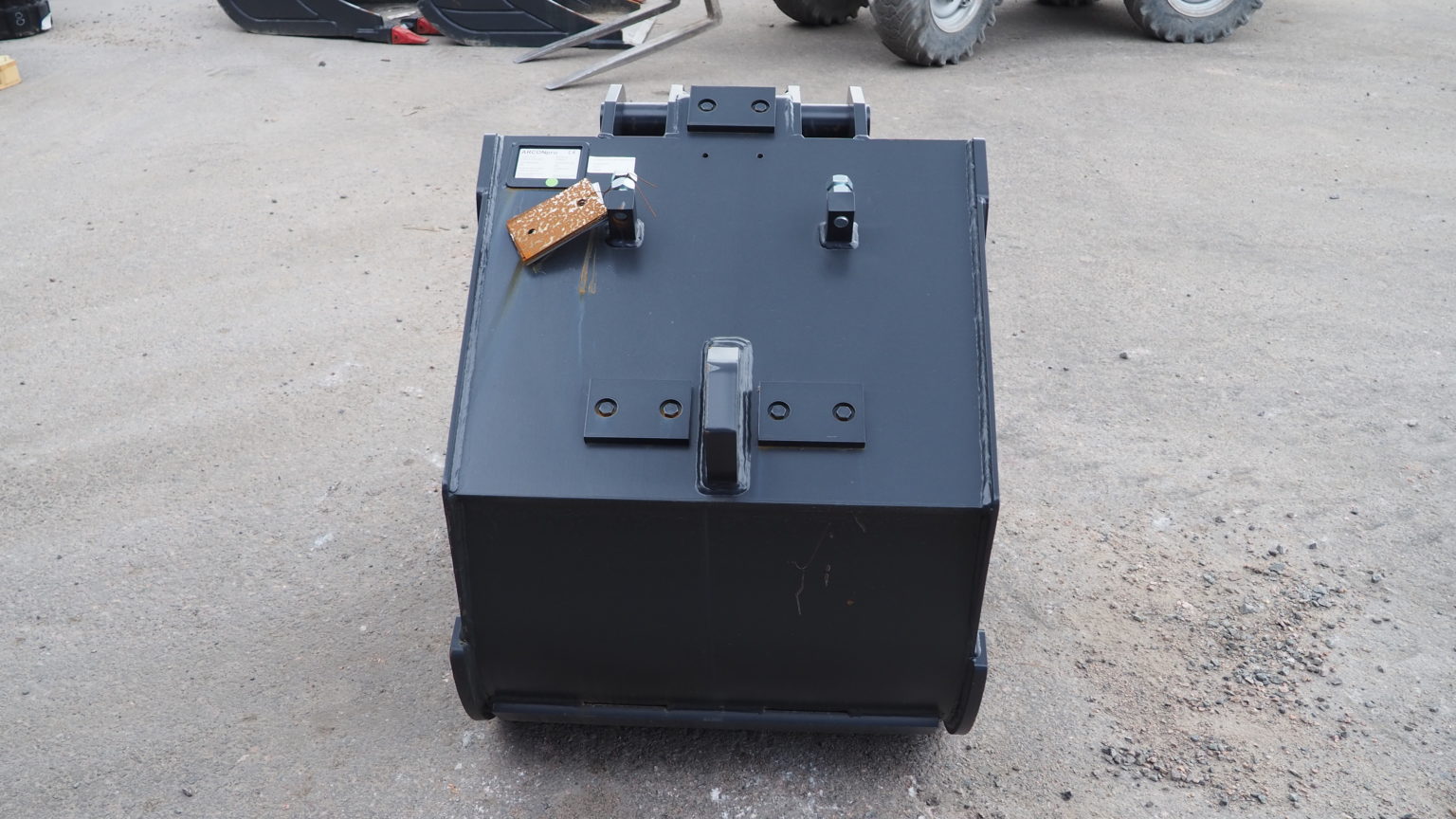 Kuokkakauha kynsillä 950 l