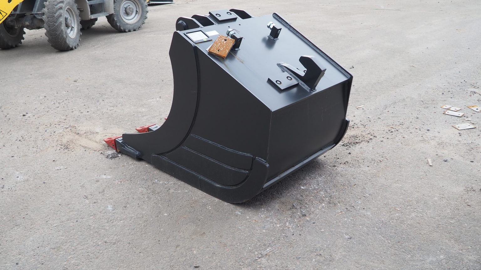 Kuokkakauha kynsillä 950 l