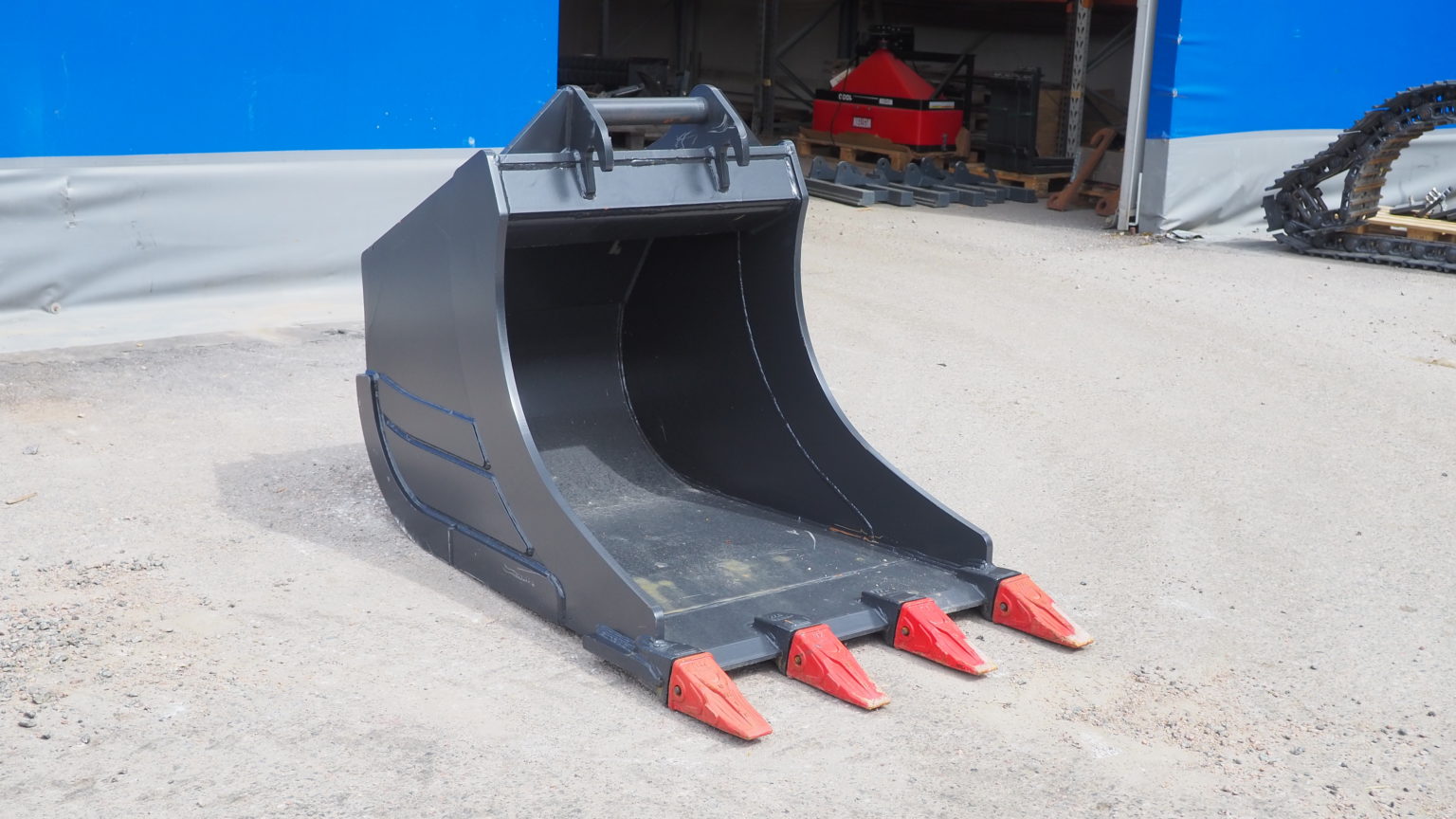 Kuokkakauha kynsillä 850 l