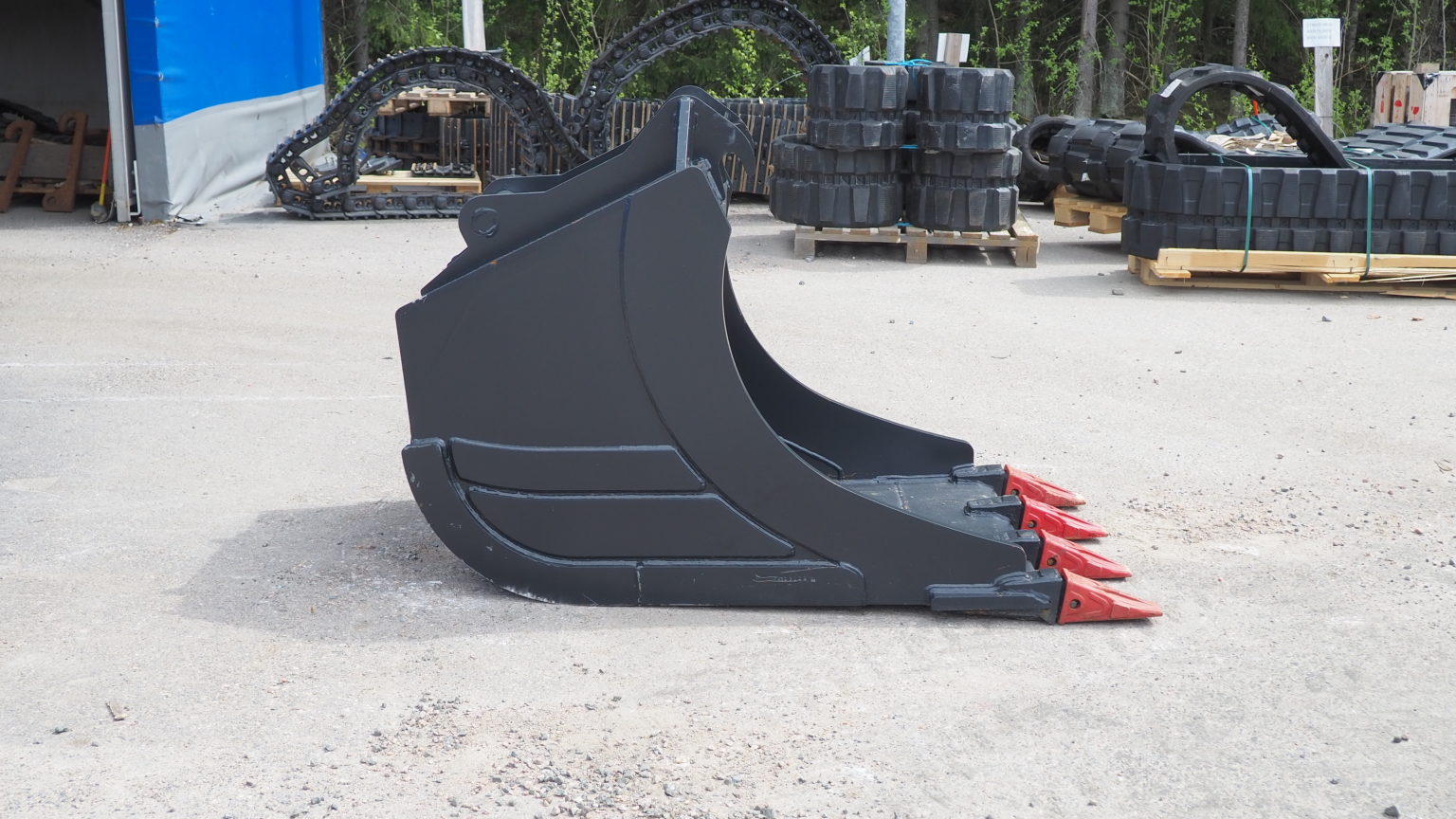 Kuokkakauha kynsillä 850 l