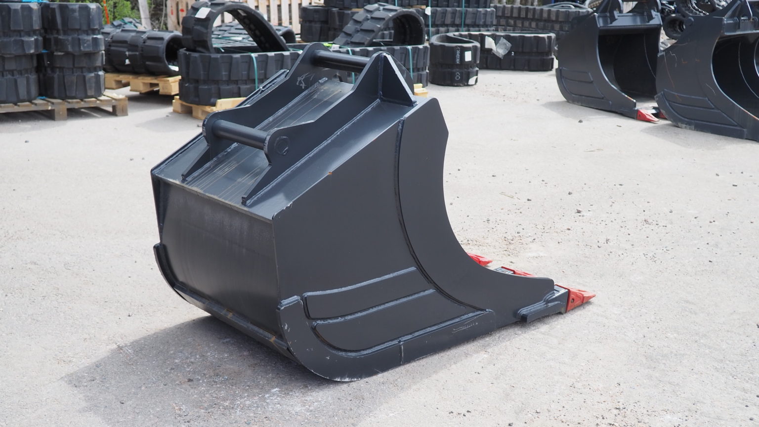 Kuokkakauha kynsillä 850 l