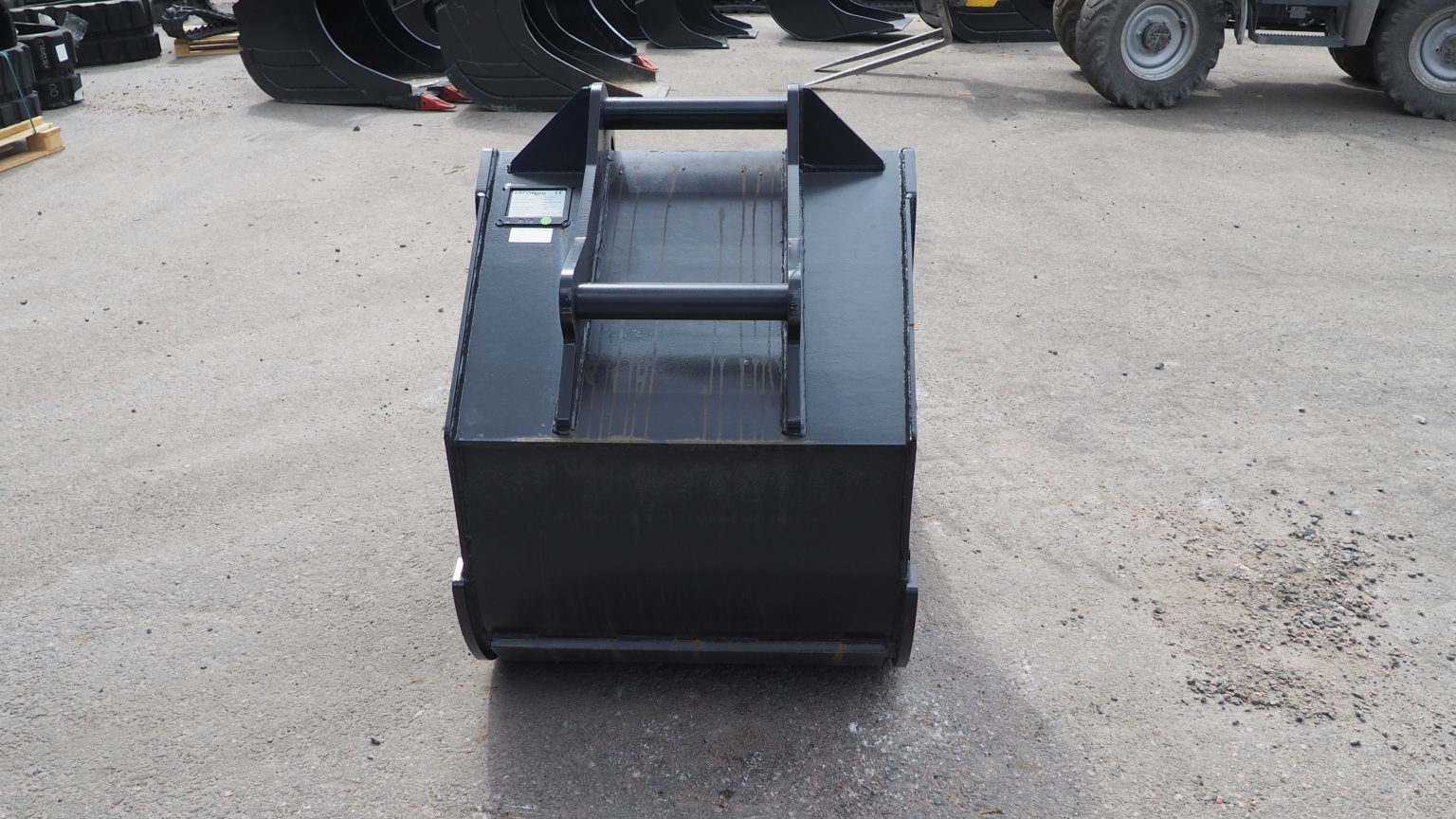 Kuokkakauha kynsillä 850 l