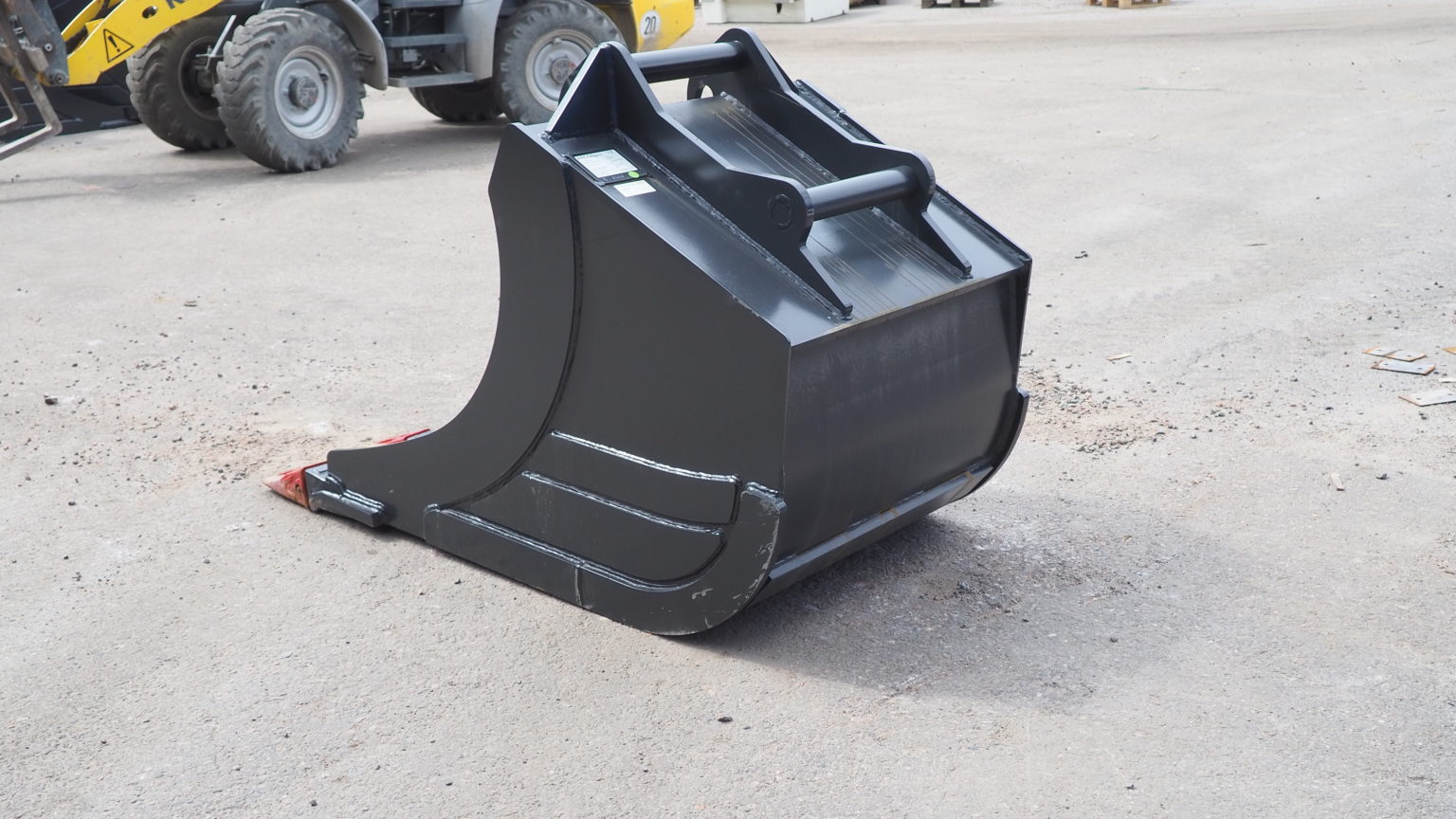 Kuokkakauha kynsillä 850 l