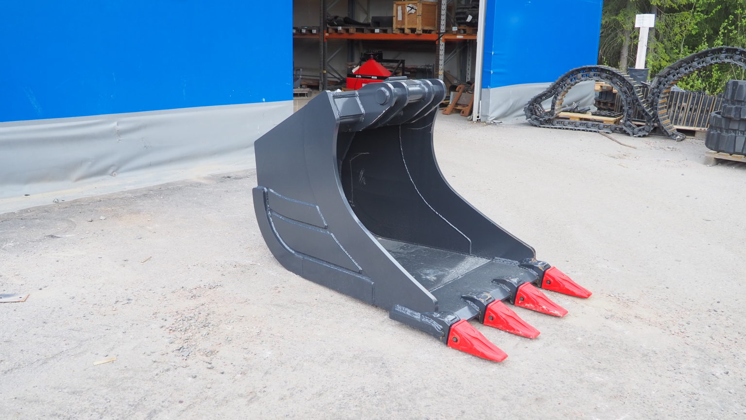 Kuokkakauha kynsillä 1 000 l