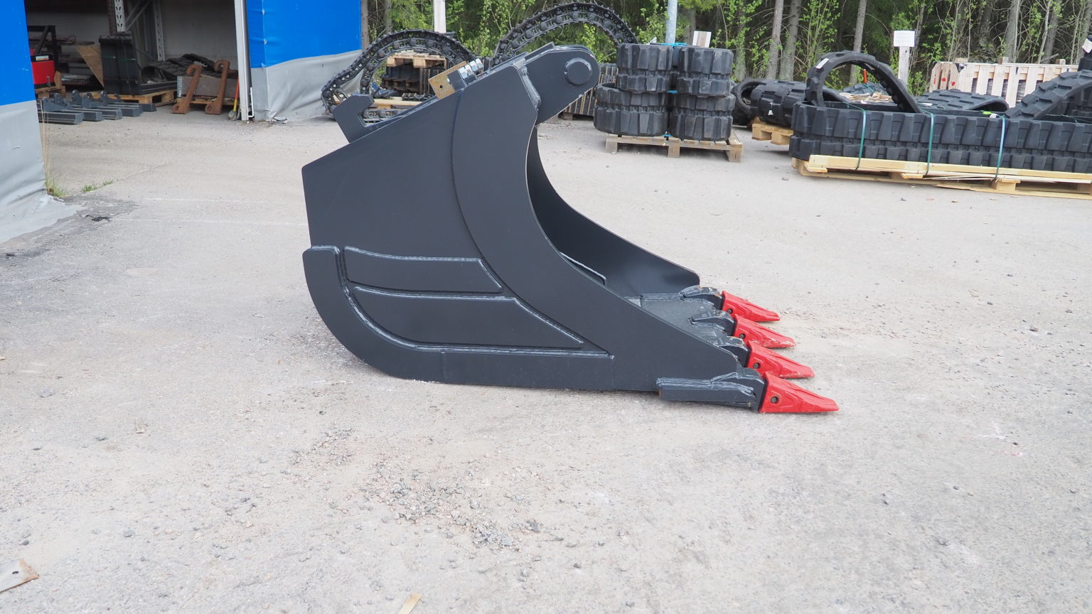 Kuokkakauha kynsillä 1 000 l