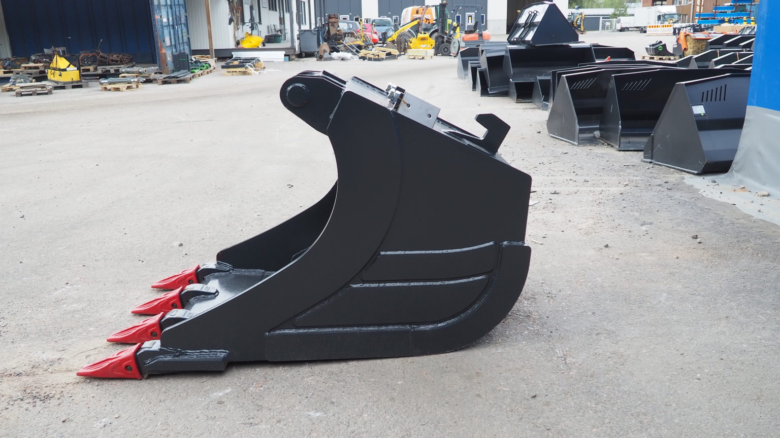 Kuokkakauha kynsillä 1 000 l