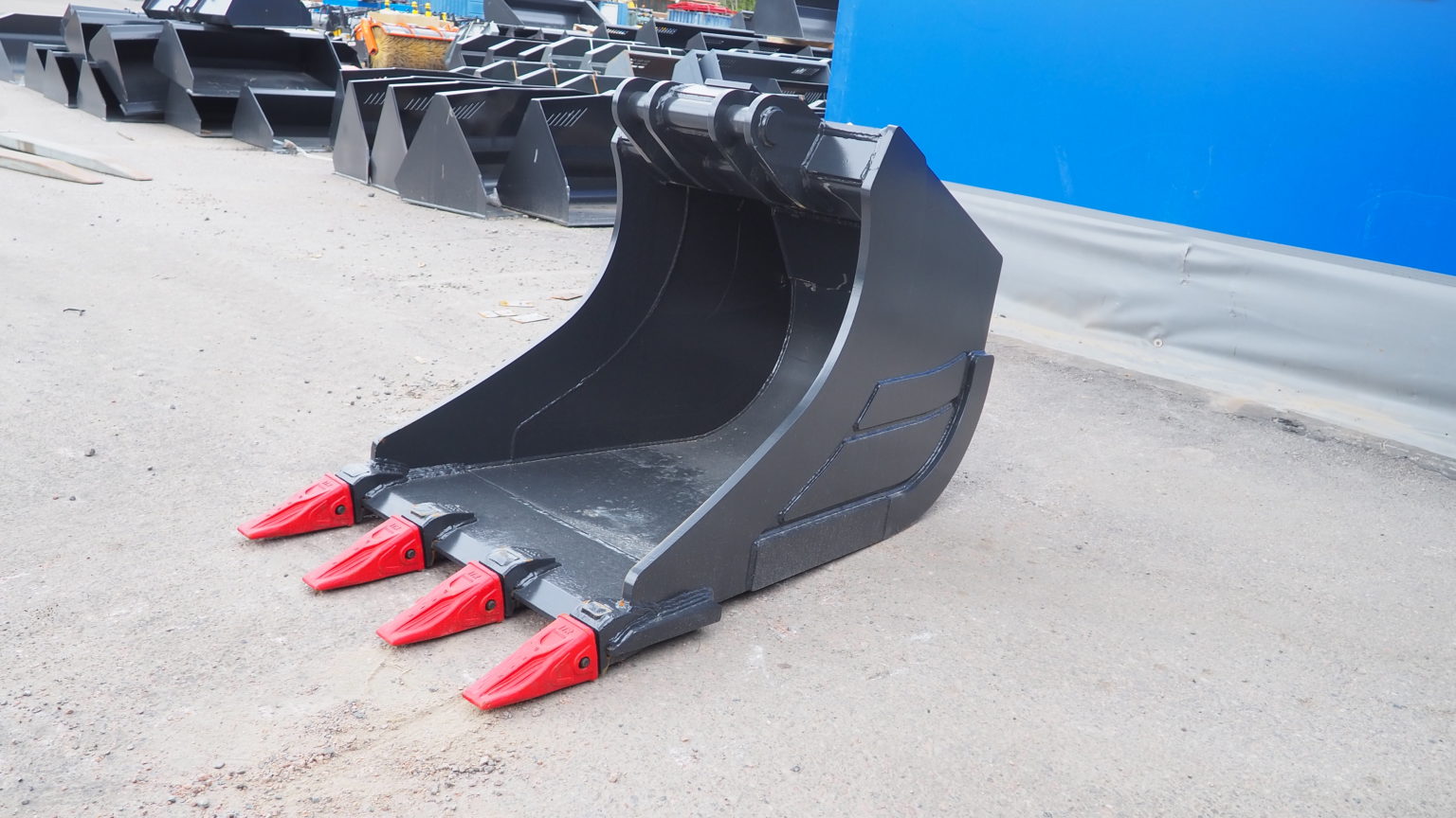 Kuokkakauha kynsillä 1 000 l