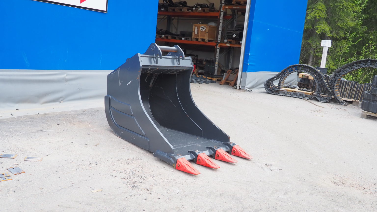 Kuokkakauha kynsillä 1 000 l