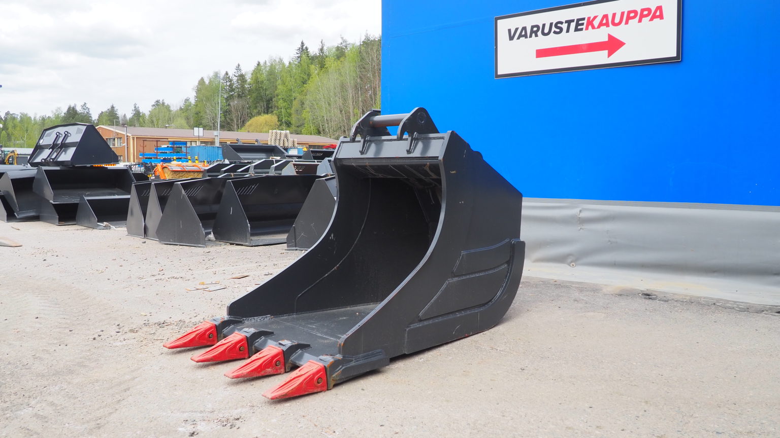 Kuokkakauha kynsillä 1 000 l