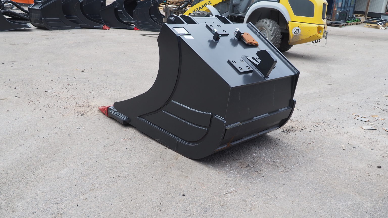 Kuokkakauha 1 300 l kynsillä