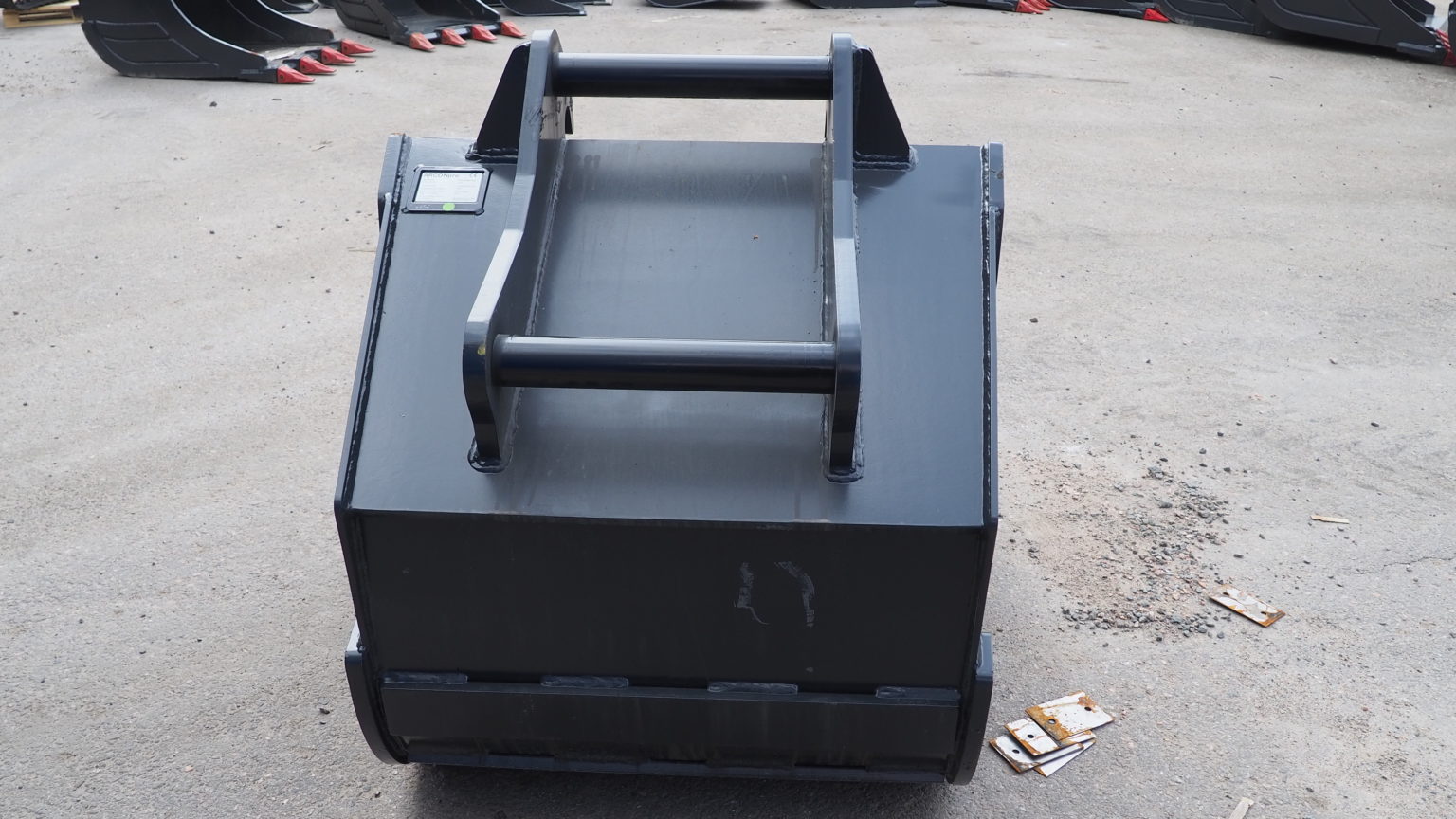 Kuokkakauha kynsillä 1 300 l