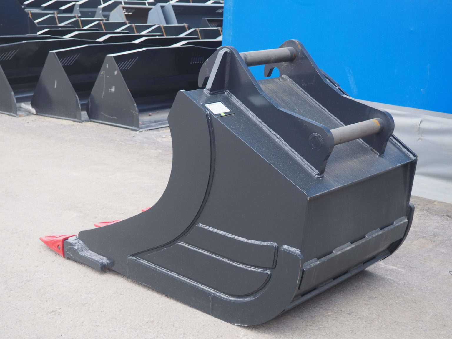 Kuokkakauha kynsillä 1 300 l