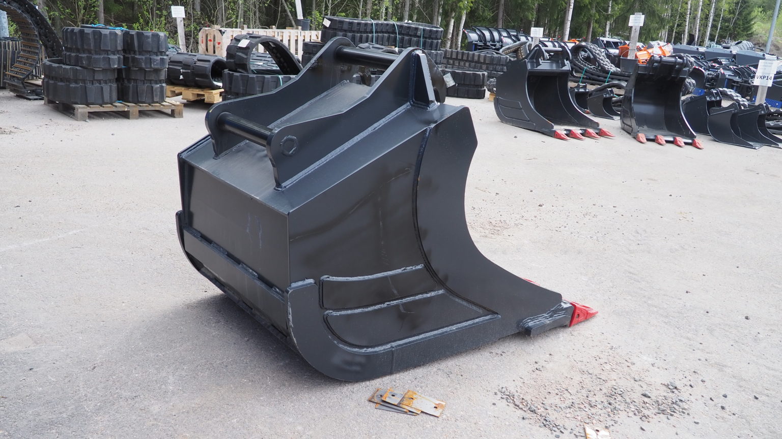 Kuokkakauha kynsillä 1 300 l