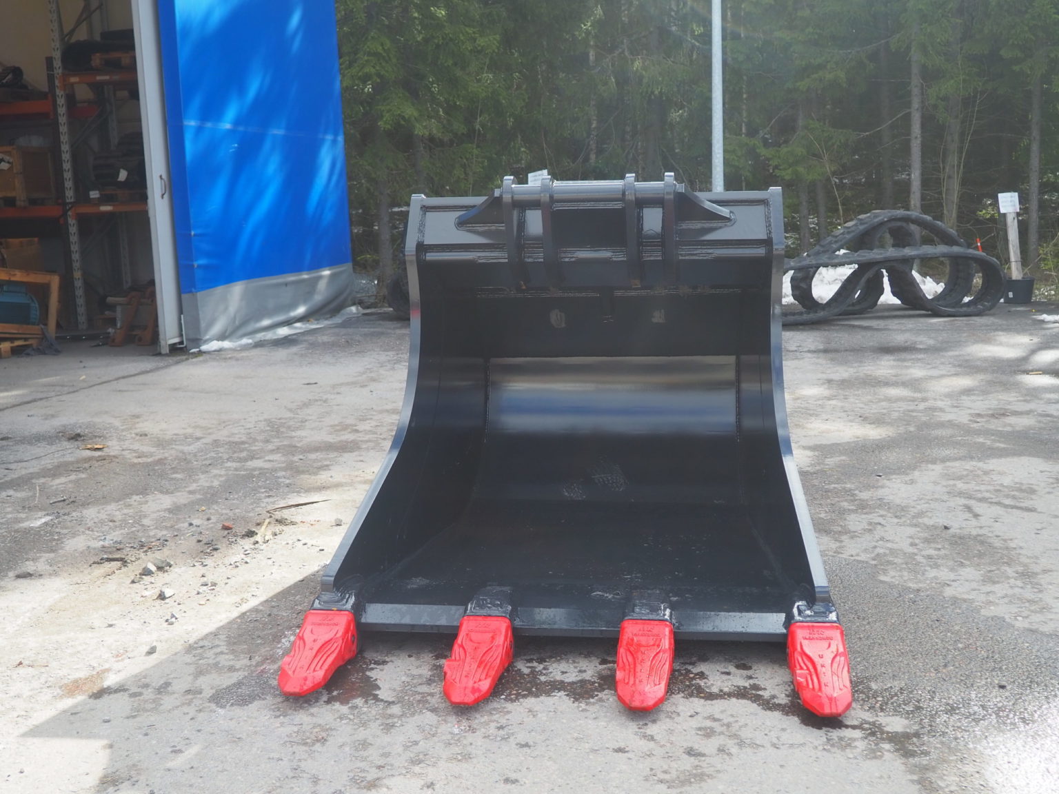 Kuokkakauha kynsillä