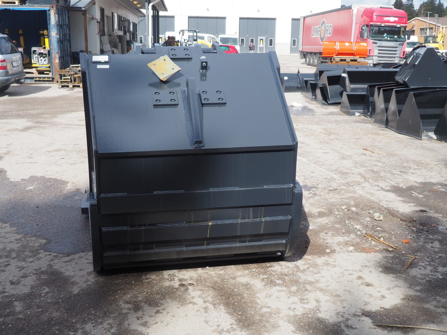 Kuokkakauha kynsillä