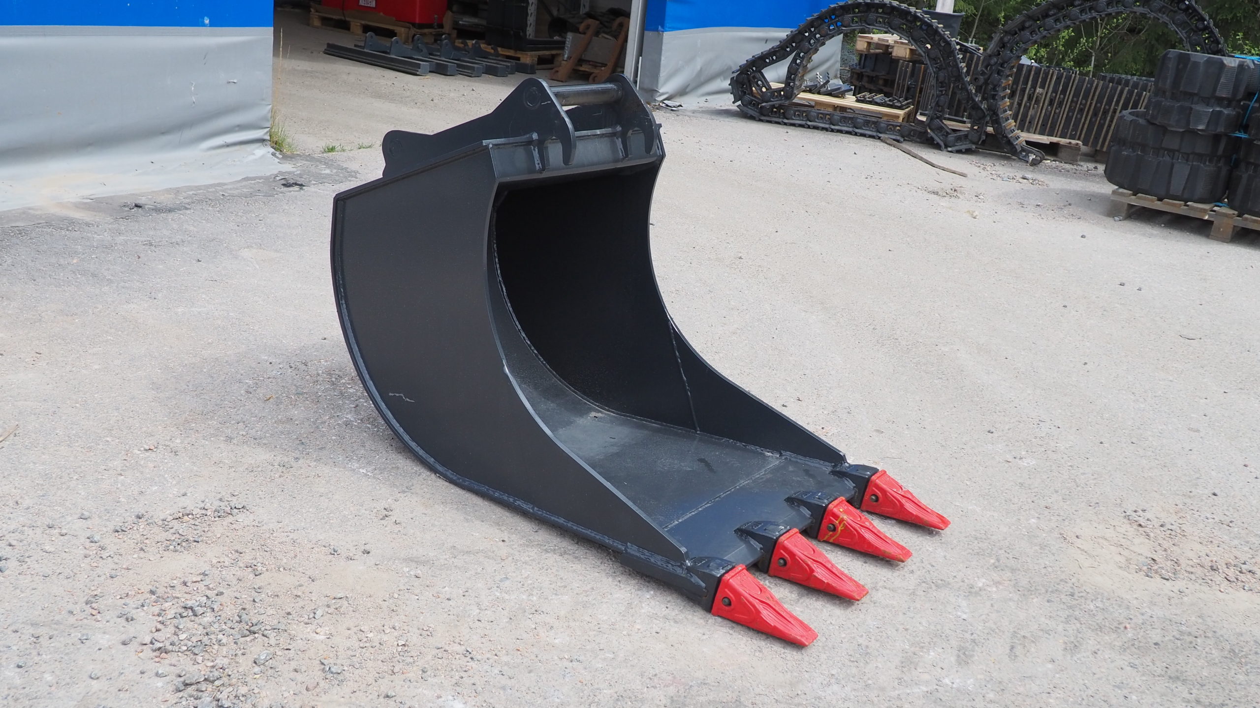 Kuokkakauha kynsillä 350 l