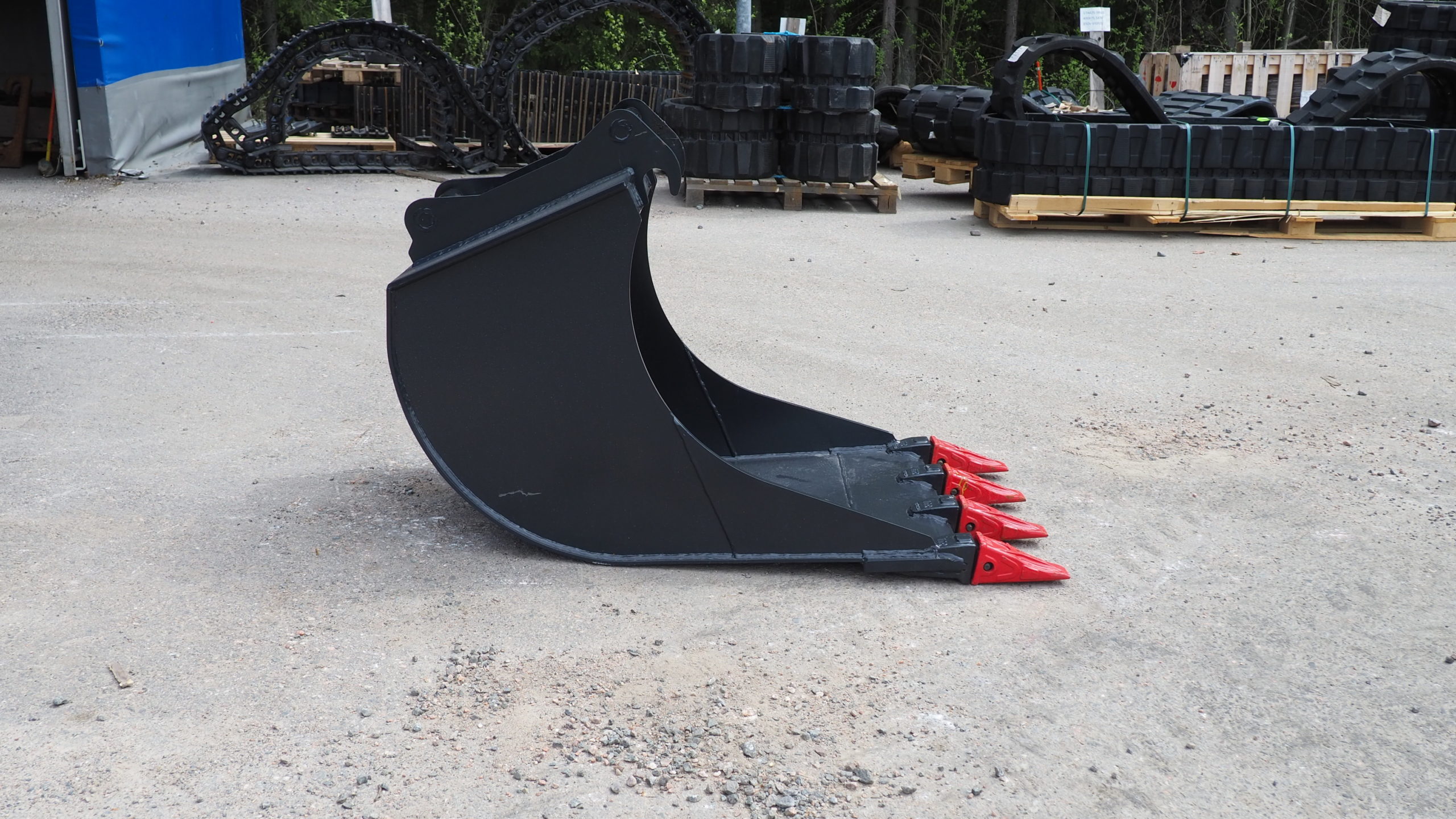 Kuokkakauha kynsillä 350 l