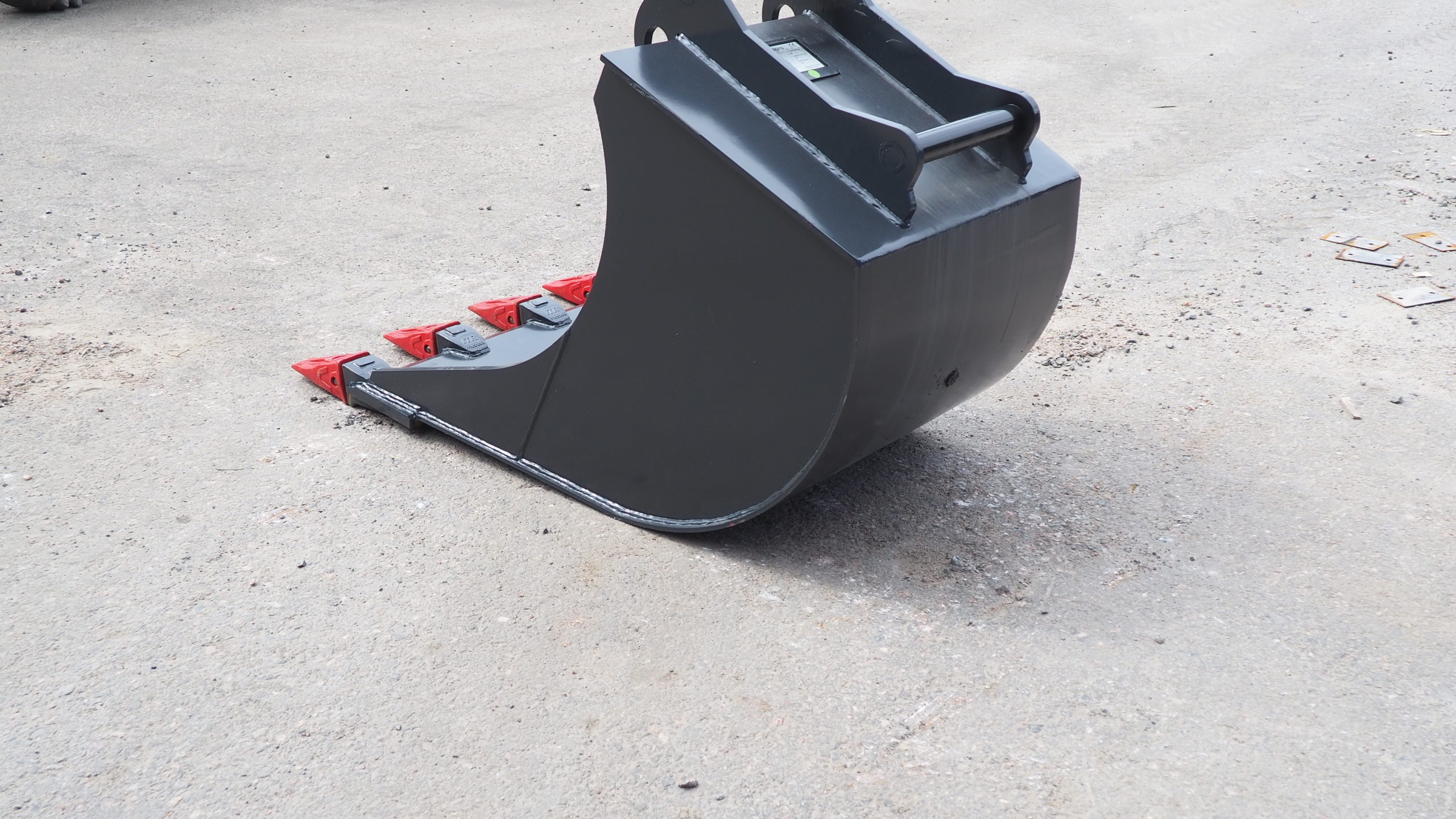 Kuokkakauha kynsillä 350 l