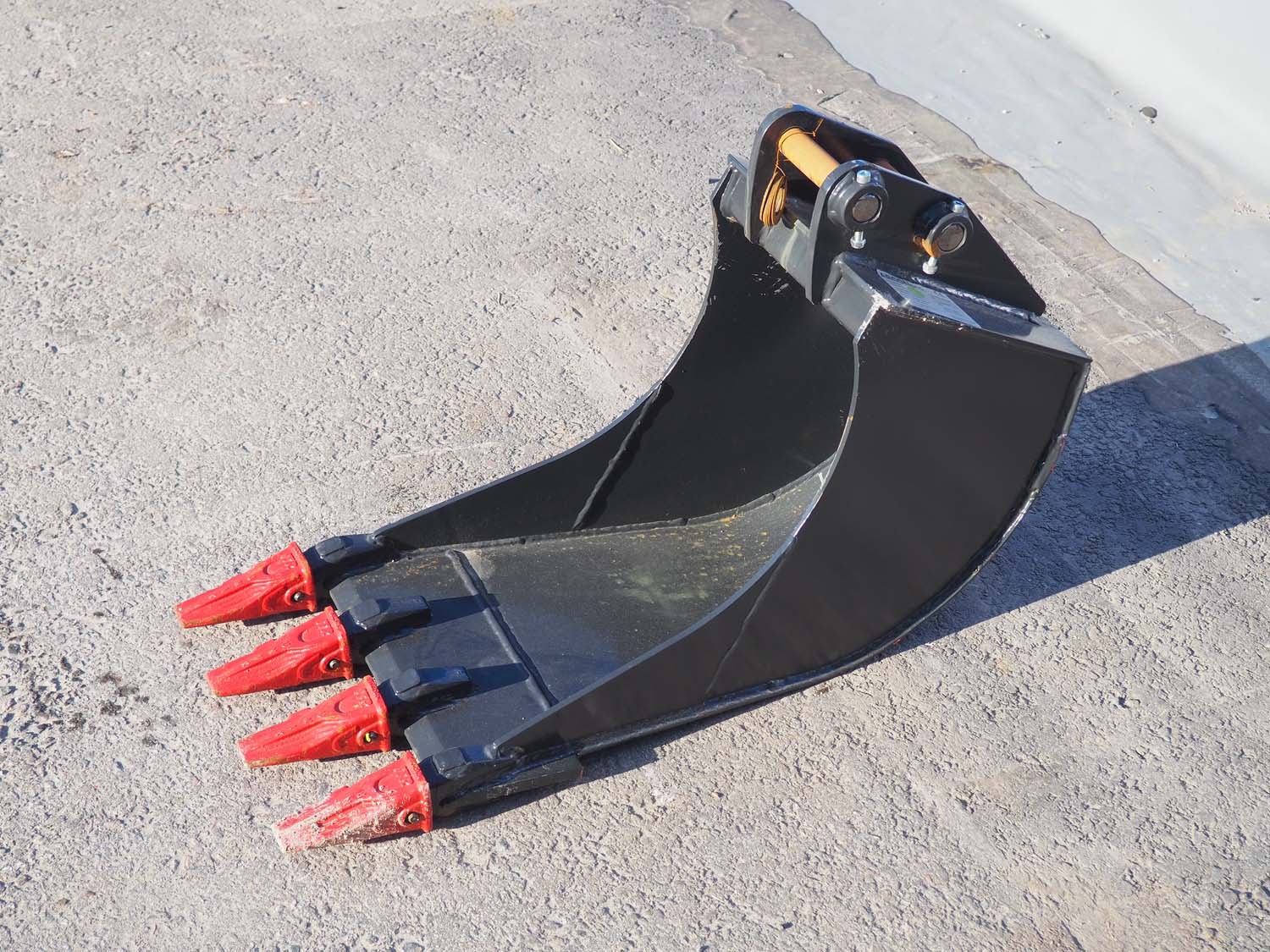 Kuokkakauha 60 l kynsillä