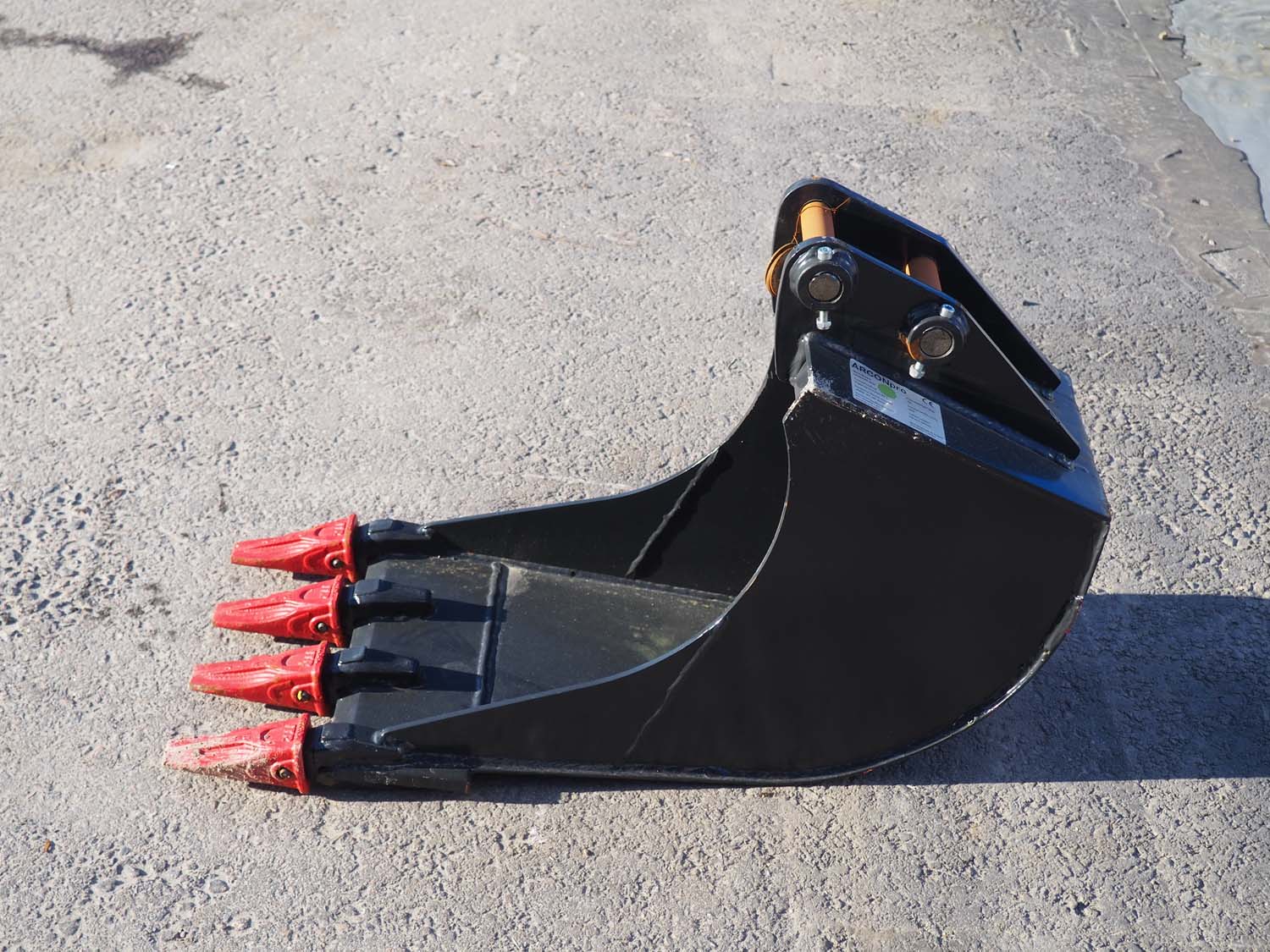 Kuokkakauha 60 l kynsillä