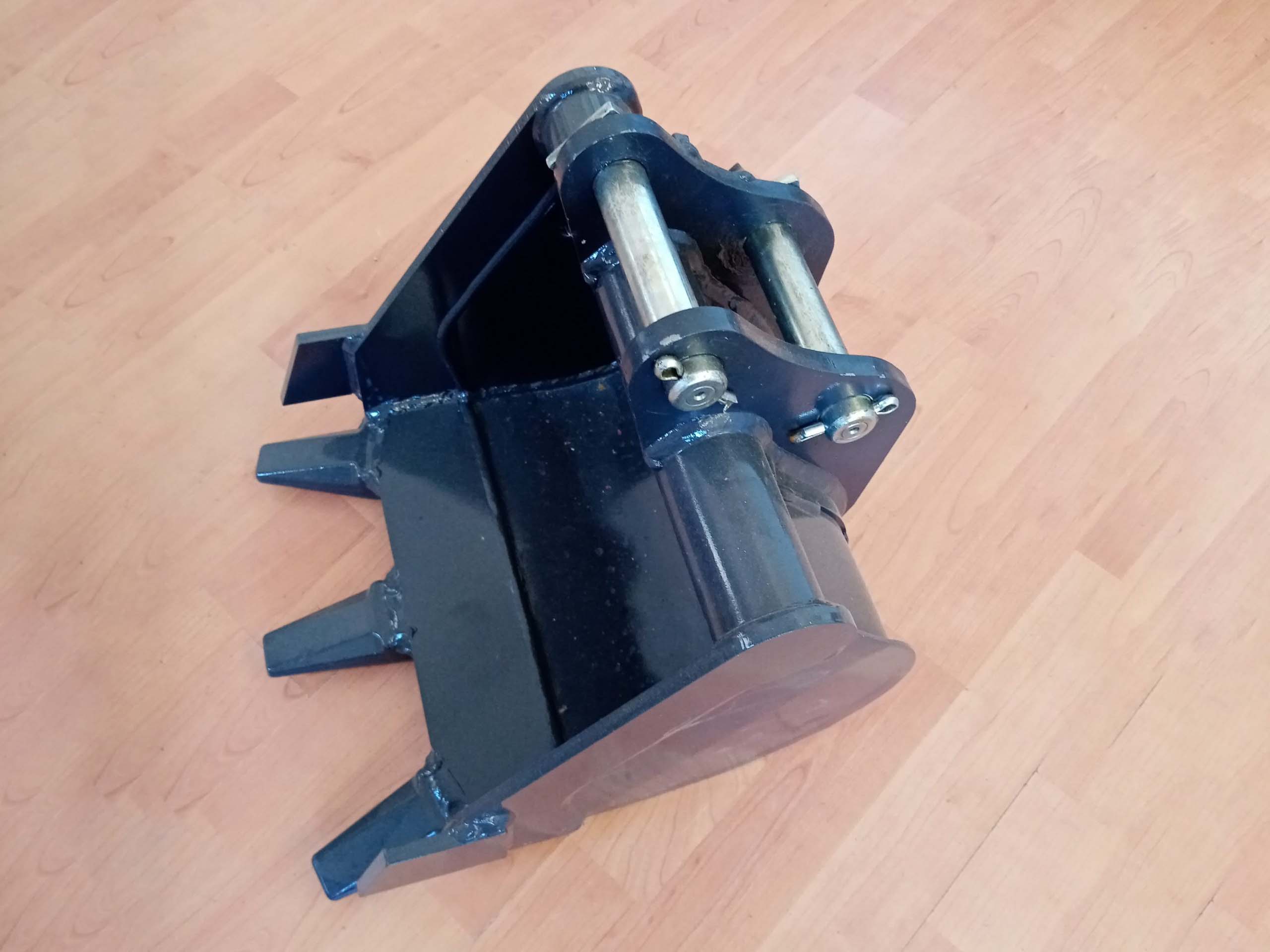 Kuokkakauha kynsillä