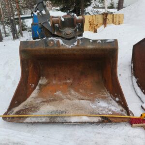 3.0.7 JYVÄSKYLÄ Käytetty Niskakangas Kallistuva luiskakauha 1700mm NTP10