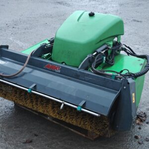 1.0.2 Käytetty Avant kauhaharja 1500 kastelulaitteella