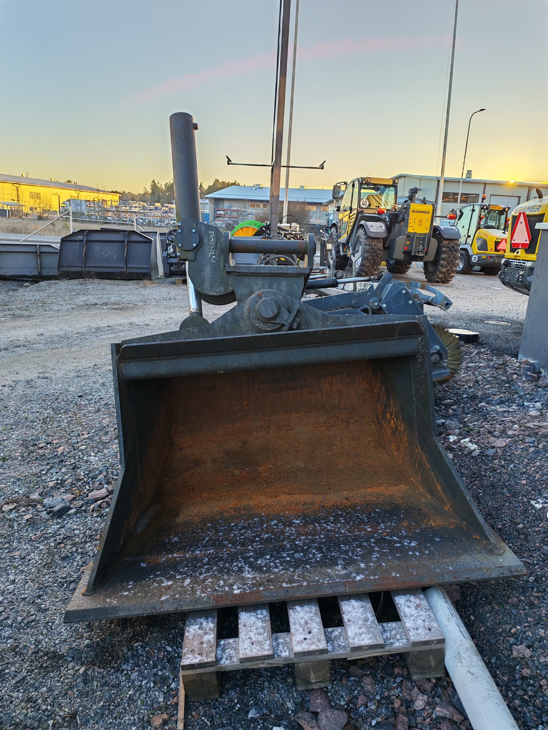 3.0.9 LIETO Käytetty TS kallistuva luiskakauha S60 1550mm