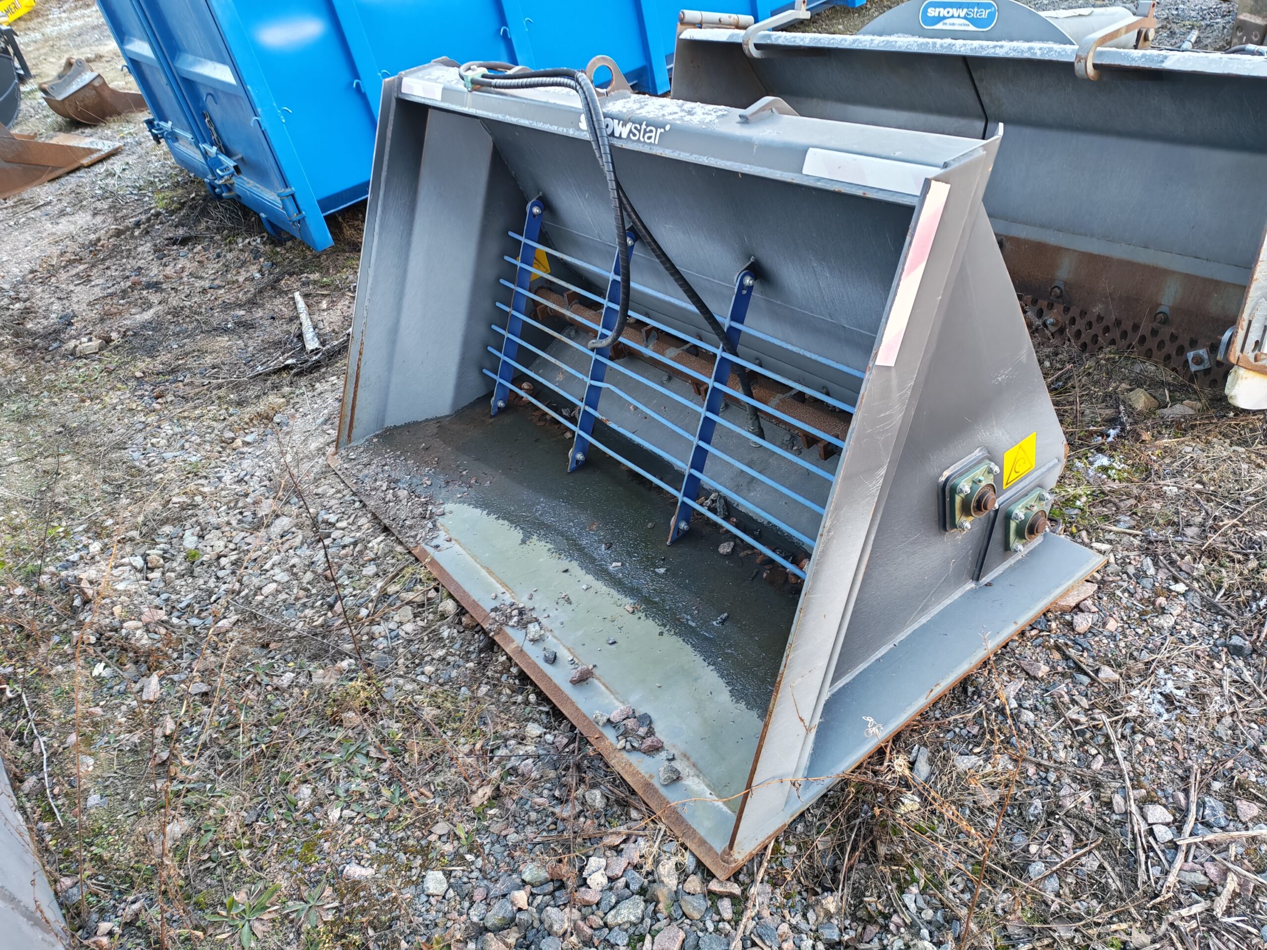 3.0.7 LIETO Käytetty Snowstar hiekoituskauha 1000l murskaimella zettelmayer